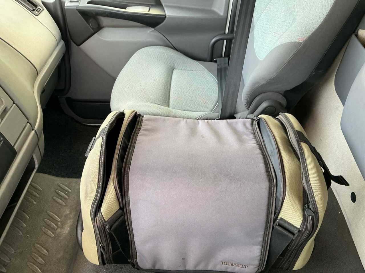 Camião 2006 RENAULT MIDLUM 220 DCI TRUCK: foto 35