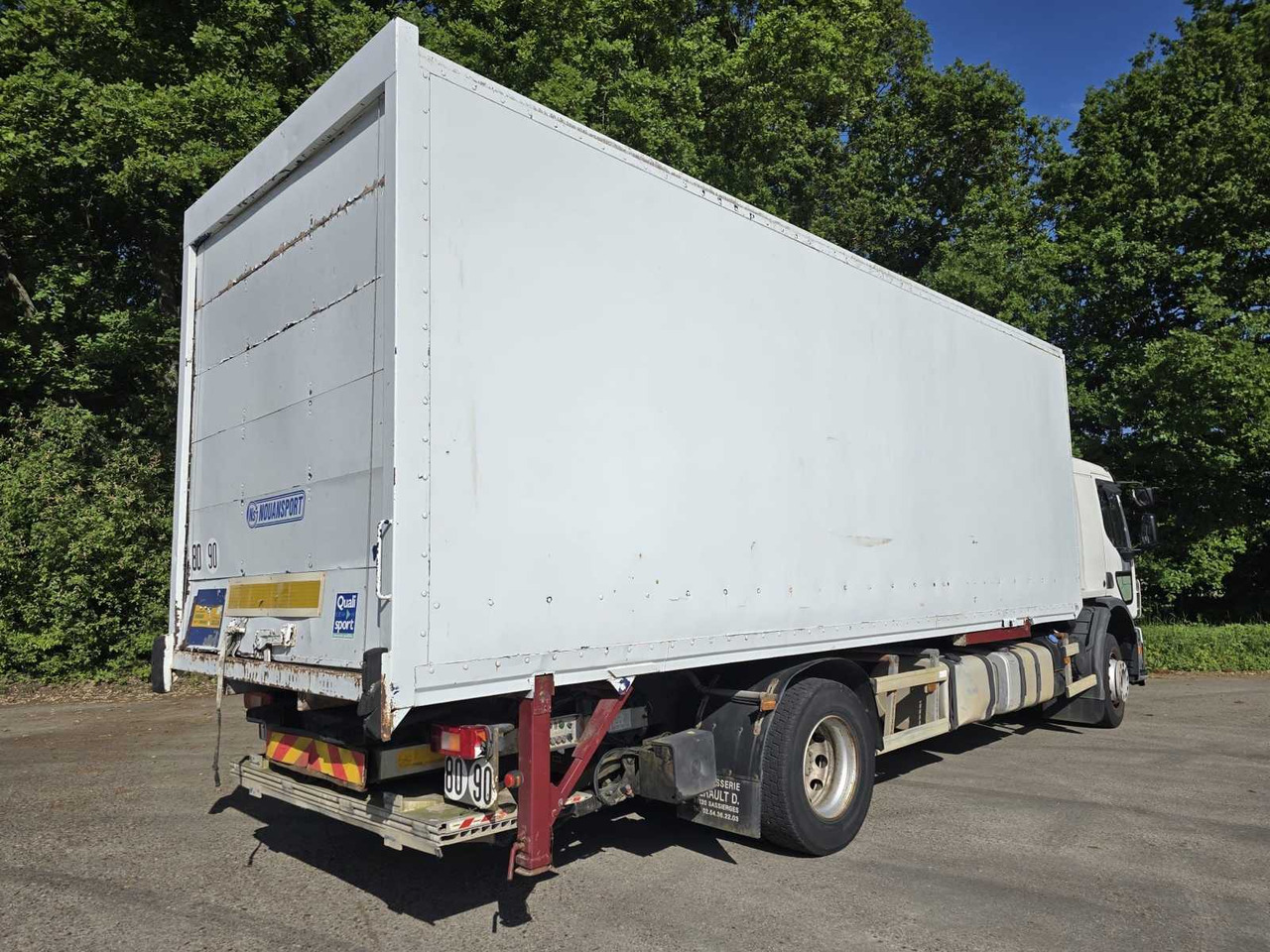 2010 VOLVO FE260 - RIGID WITH TAILGATE - 7.1L DIESEL – AIR-CONDITIONED - Camião: foto 4 2010 VOLVO FE260 - RIGID WITH TAILGATE - 7.1L DIESEL – AIR-CONDITIONED - Camião: foto 4