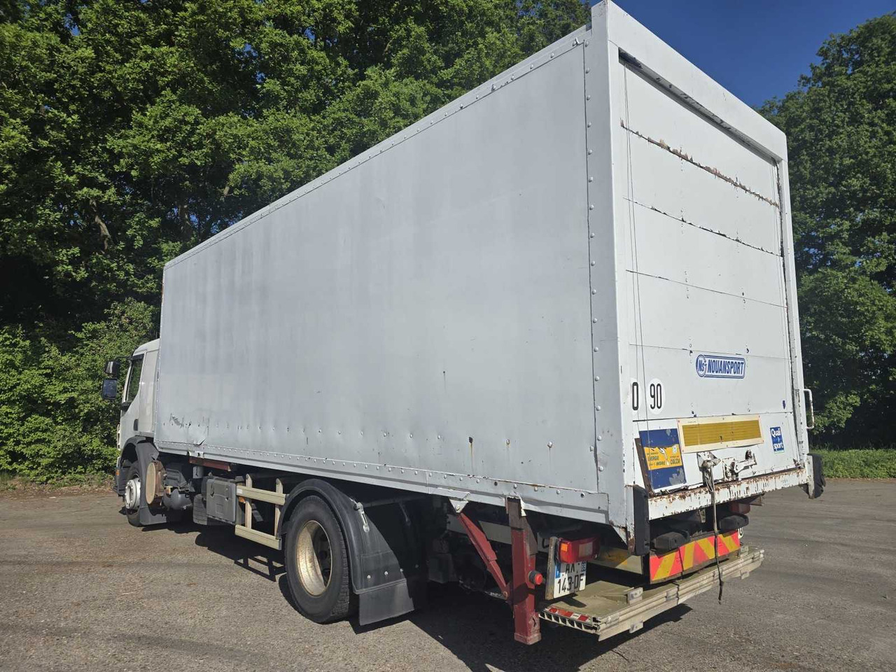 2010 VOLVO FE260 - RIGID WITH TAILGATE - 7.1L DIESEL – AIR-CONDITIONED - Camião: foto 3 2010 VOLVO FE260 - RIGID WITH TAILGATE - 7.1L DIESEL – AIR-CONDITIONED - Camião: foto 3