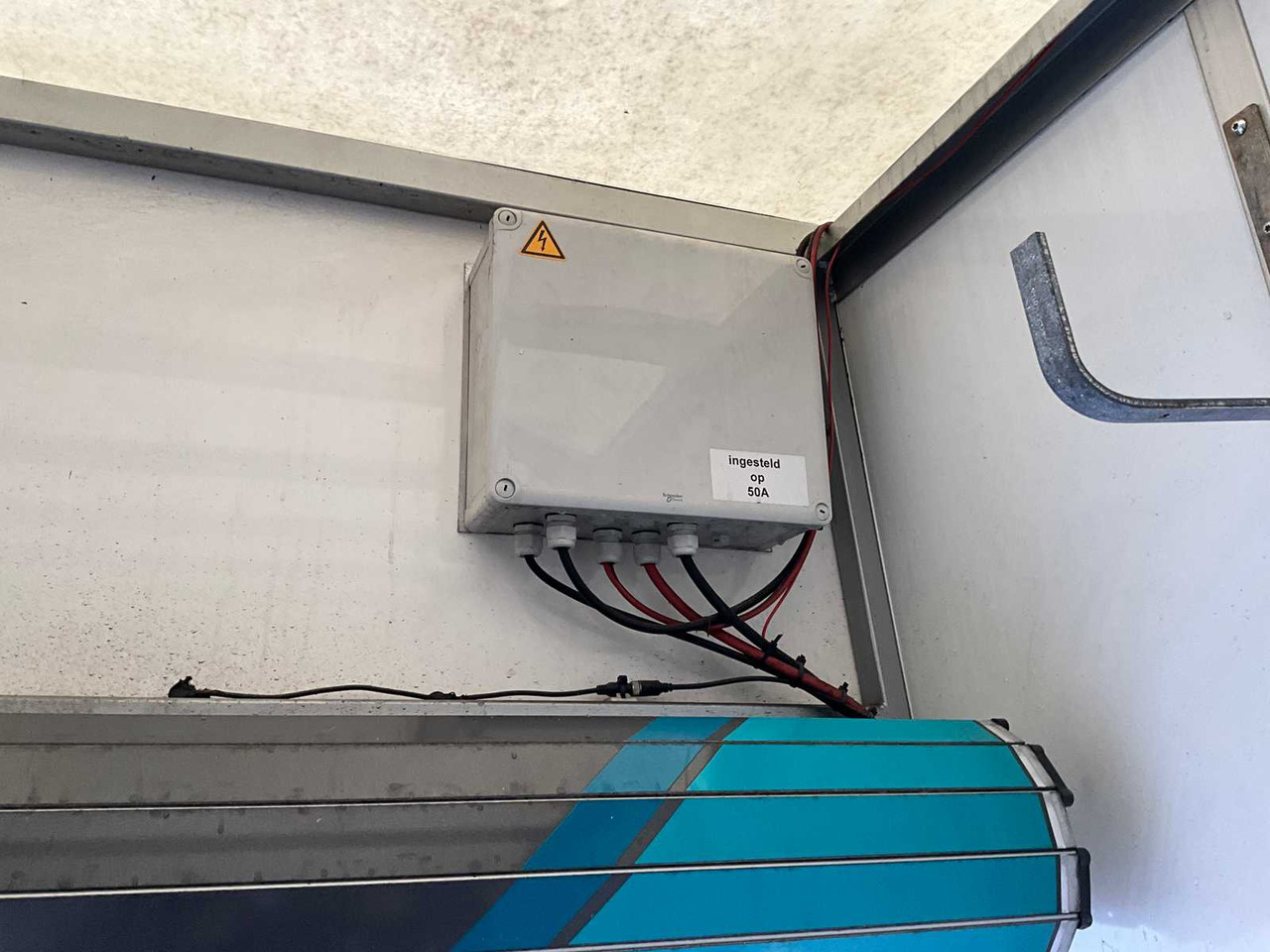 IVECO 50-C17 GLASS TRUCK WITH WORKSHOP EQUIPMENT AND GLASS RACKS (ELECTRICALLY LOCKABLE) 185996KM YEAR OF MANUFACTURE: 2016, 34-BHD-8 - Camião: foto 5 IVECO 50-C17 GLASS TRUCK WITH WORKSHOP EQUIPMENT AND GLASS RACKS (ELECTRICALLY LOCKABLE) 185996KM YEAR OF MANUFACTURE: 2016, 34-BHD-8 - Camião: foto 5