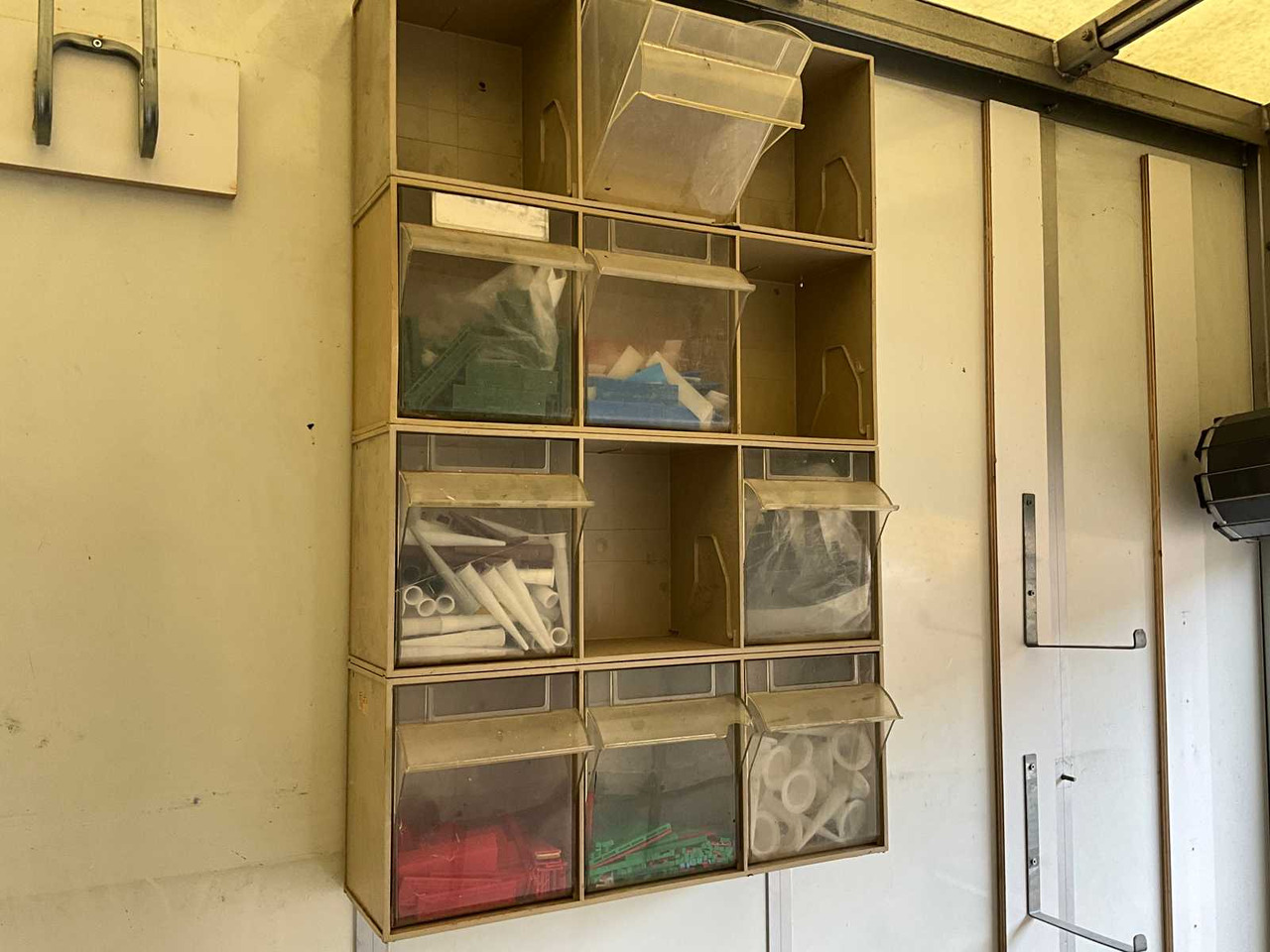 IVECO 50-C17 GLASS TRUCK WITH WORKSHOP EQUIPMENT AND GLASS RACKS (ELECTRICALLY LOCKABLE) 185996KM YEAR OF MANUFACTURE: 2016, 34-BHD-8 - Camião: foto 4 IVECO 50-C17 GLASS TRUCK WITH WORKSHOP EQUIPMENT AND GLASS RACKS (ELECTRICALLY LOCKABLE) 185996KM YEAR OF MANUFACTURE: 2016, 34-BHD-8 - Camião: foto 4