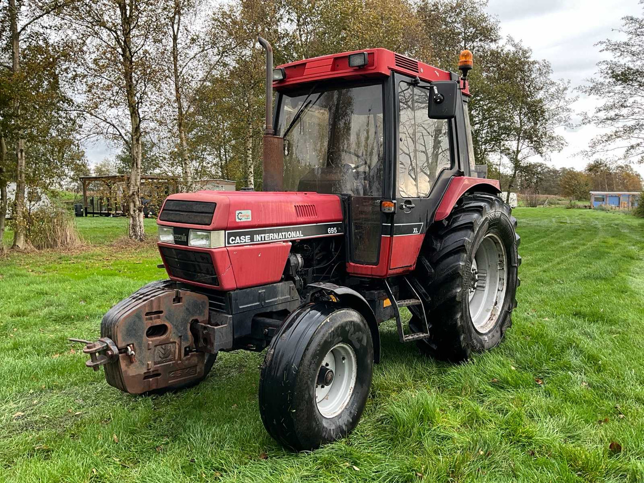 Case international 695 XL - Trator: foto 2 Case international 695 XL - Trator: foto 2