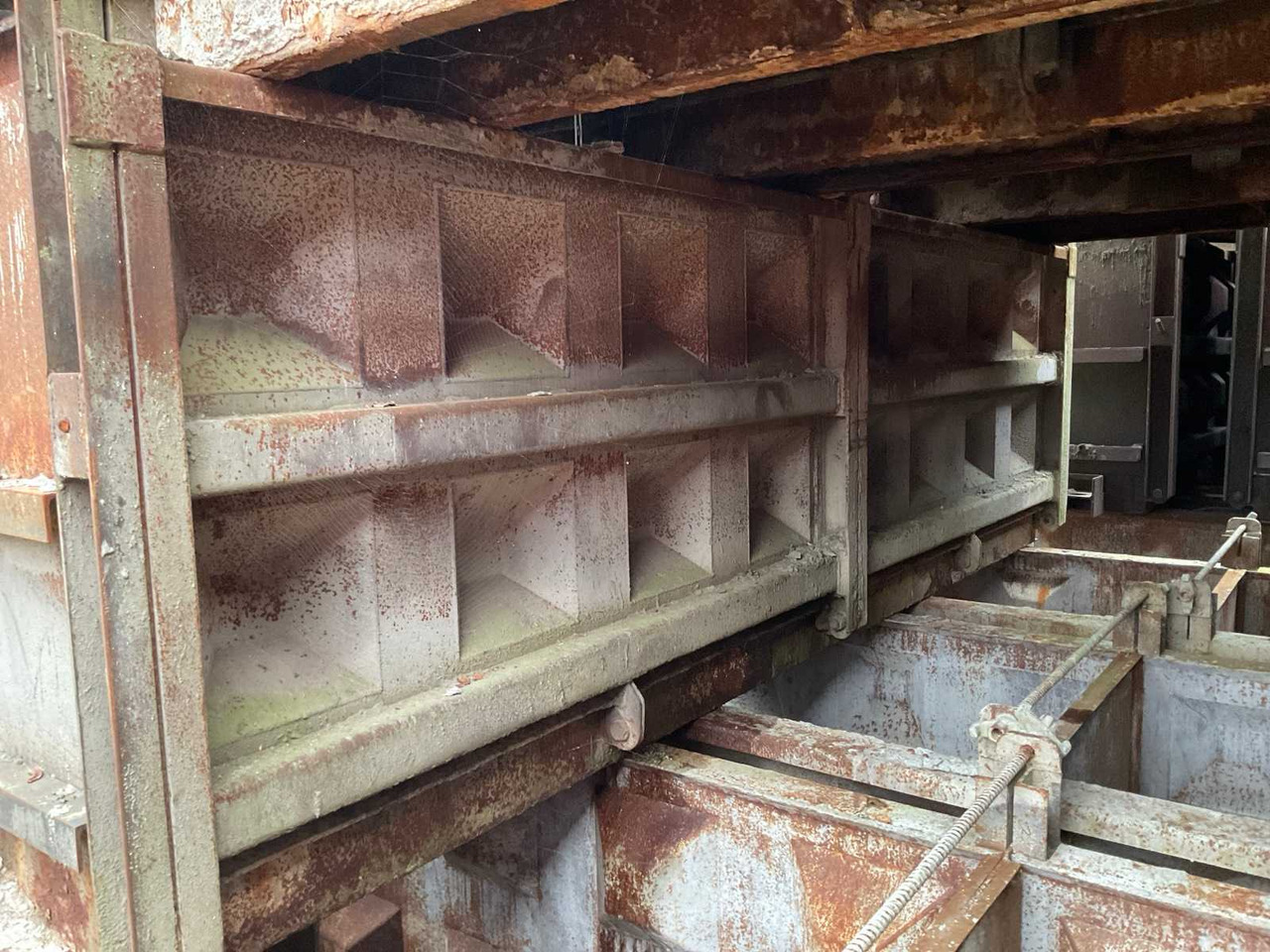 Concrete block mold (25x) - Equipamento de betão: foto 5 Concrete block mold (25x) - Equipamento de betão: foto 5