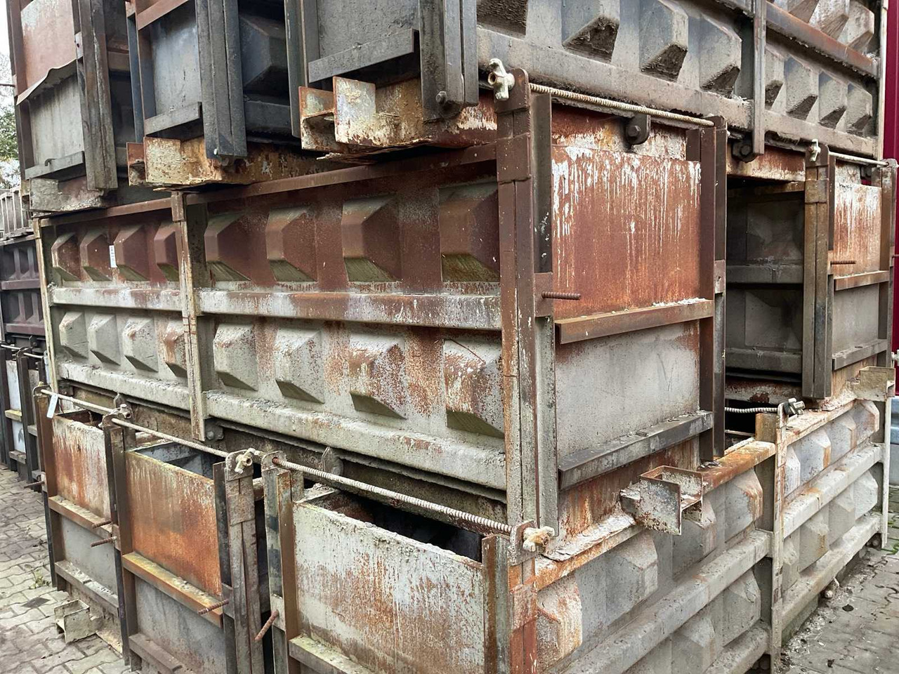 Concrete block mold (25x) - Equipamento de betão: foto 4 Concrete block mold (25x) - Equipamento de betão: foto 4