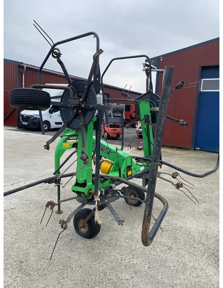 Deutz Fahr CONDIMASTER 4621 - Máquina para produção de feno: foto 3 Deutz Fahr CONDIMASTER 4621 - Máquina para produção de feno: foto 3