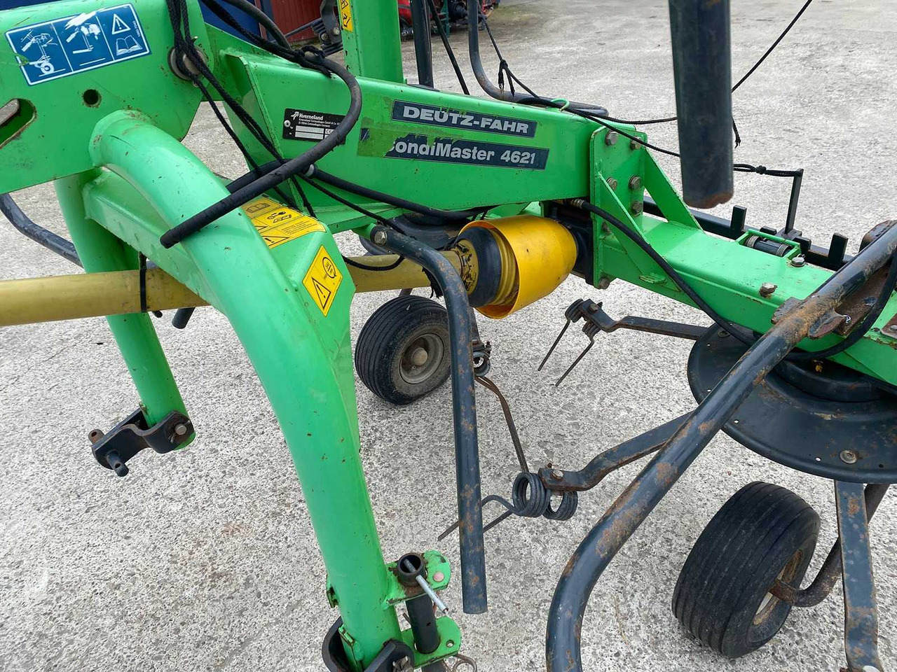 Deutz Fahr CONDIMASTER 4621 - Máquina para produção de feno: foto 5 Deutz Fahr CONDIMASTER 4621 - Máquina para produção de feno: foto 5