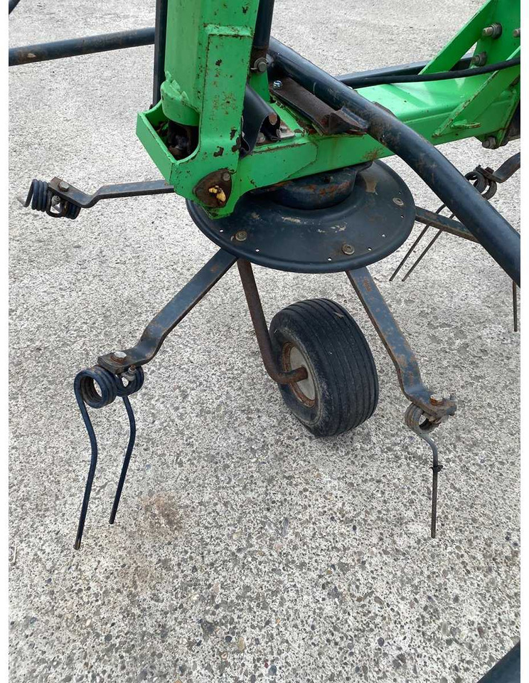 Deutz Fahr CONDIMASTER 4621 - Máquina para produção de feno: foto 4 Deutz Fahr CONDIMASTER 4621 - Máquina para produção de feno: foto 4
