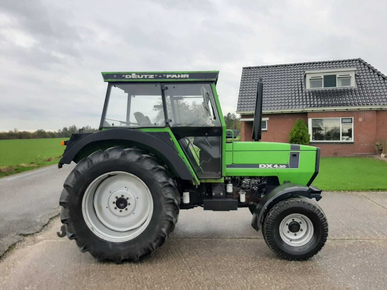 Deutz-Fahr DX 4.31 - Trator: foto 5 Deutz-Fahr DX 4.31 - Trator: foto 5