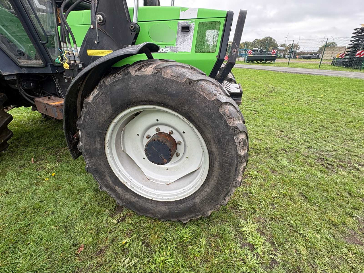 Deutz-Fahr DX 6.05 - Trator: foto 3 Deutz-Fahr DX 6.05 - Trator: foto 3