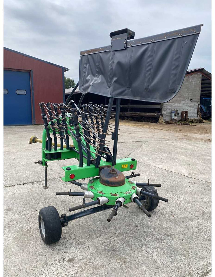 Deutz Fahr SWATMASTER 3421 - Máquina para produção de feno: foto 3 Deutz Fahr SWATMASTER 3421 - Máquina para produção de feno: foto 3