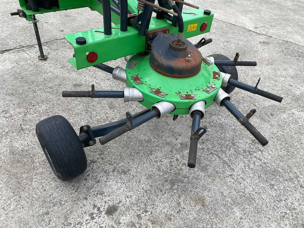 Deutz Fahr SWATMASTER 3421 - Máquina para produção de feno: foto 4 Deutz Fahr SWATMASTER 3421 - Máquina para produção de feno: foto 4