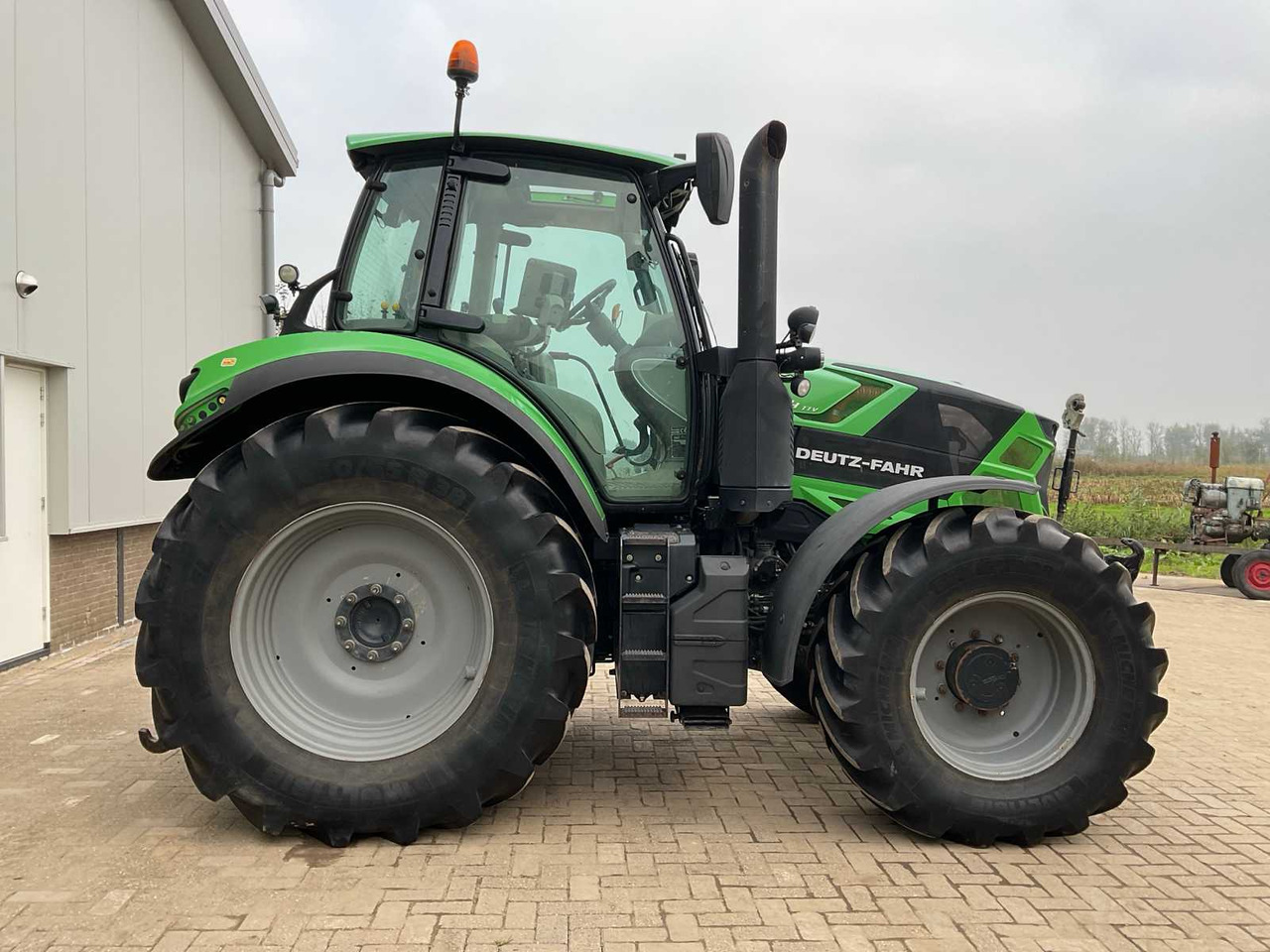 Deutz-fahr 6175.4 TTV Agrotron - Trator: foto 4 Deutz-fahr 6175.4 TTV Agrotron - Trator: foto 4