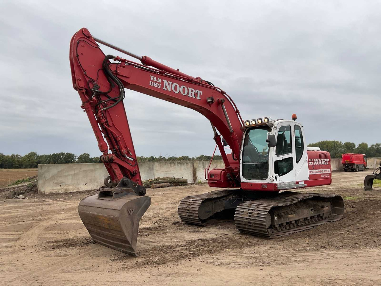 Doosan DX 180LC - Escavadora de rastos: foto 1 Doosan DX 180LC - Escavadora de rastos: foto 1