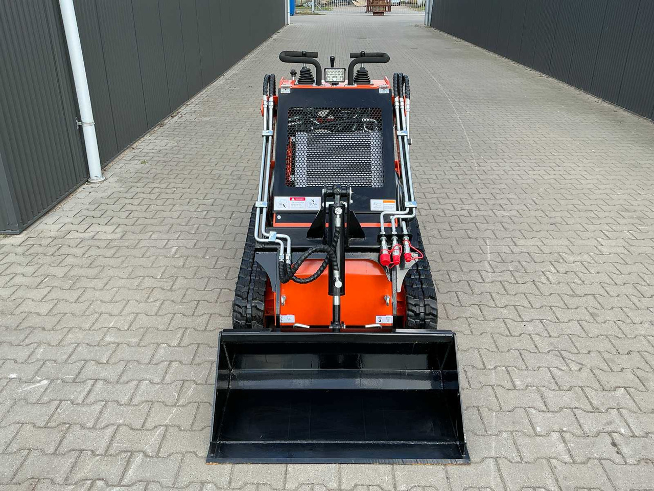 EGN EG36C MINI LOADER / SKID STEER LOADER ON TRACKS - Mini pá carregadora de rastos: foto 4 EGN EG36C MINI LOADER / SKID STEER LOADER ON TRACKS - Mini pá carregadora de rastos: foto 4