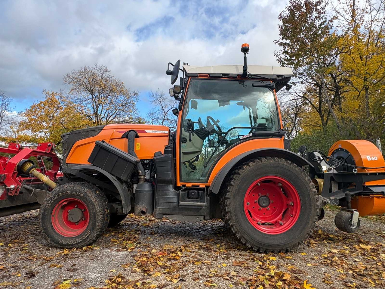 FENDT 209 V VARIO FARM TRACTOR WITH ALL-WHEEL DRIVE - Trator: foto 2 FENDT 209 V VARIO FARM TRACTOR WITH ALL-WHEEL DRIVE - Trator: foto 2