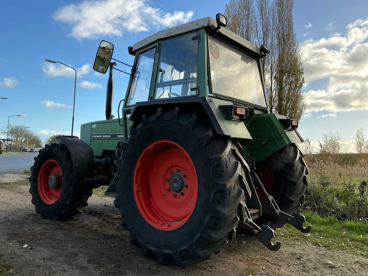 FENDT FARMER 309 LSA TURBOMATIK FOUR-WHEEL DRIVE AGRICULTURAL TRACTOR - Trator: foto 3 FENDT FARMER 309 LSA TURBOMATIK FOUR-WHEEL DRIVE AGRICULTURAL TRACTOR - Trator: foto 3