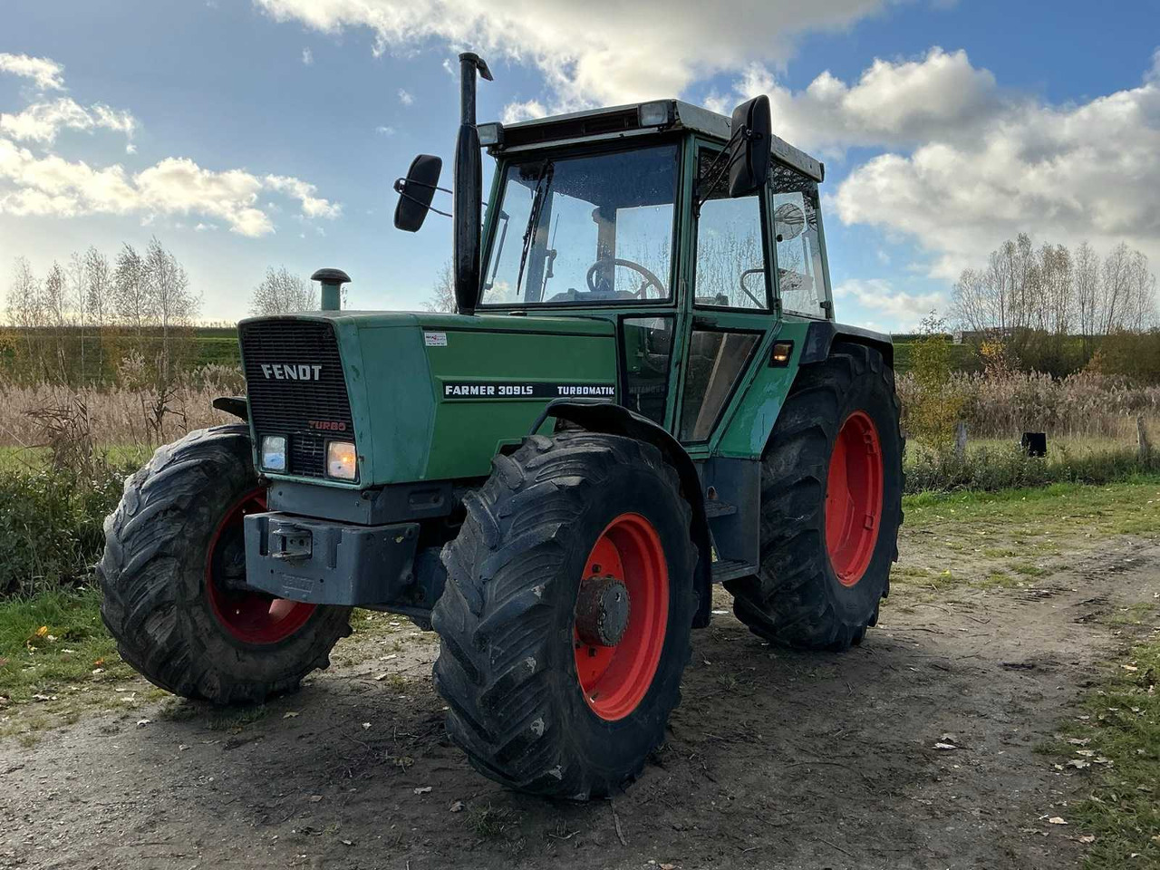 FENDT FARMER 309 LSA TURBOMATIK FOUR-WHEEL DRIVE AGRICULTURAL TRACTOR - Trator: foto 1 FENDT FARMER 309 LSA TURBOMATIK FOUR-WHEEL DRIVE AGRICULTURAL TRACTOR - Trator: foto 1