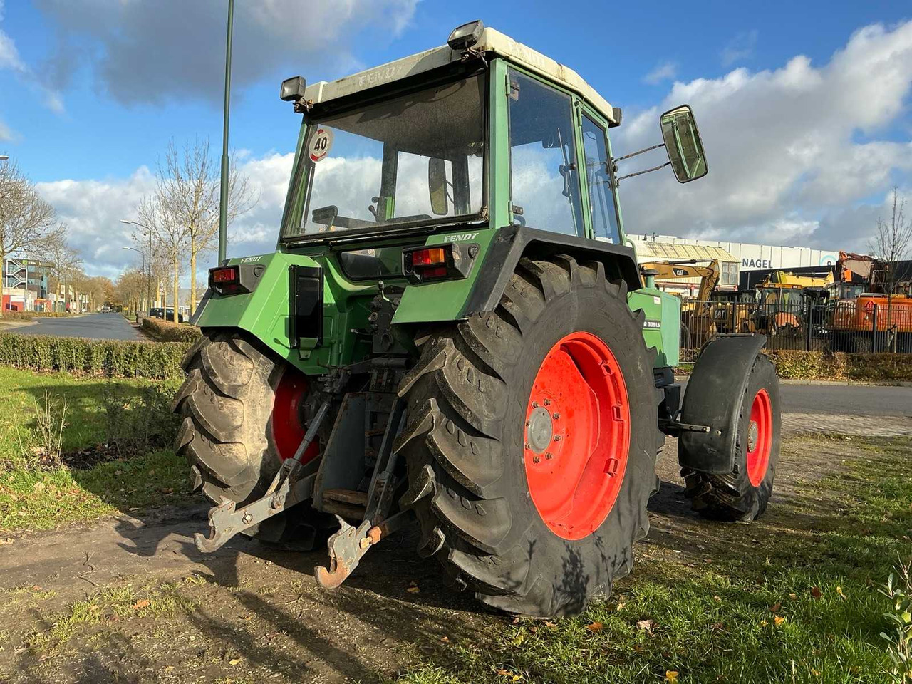 FENDT FARMER 309 LSA TURBOMATIK FOUR-WHEEL DRIVE AGRICULTURAL TRACTOR - Trator: foto 5 FENDT FARMER 309 LSA TURBOMATIK FOUR-WHEEL DRIVE AGRICULTURAL TRACTOR - Trator: foto 5
