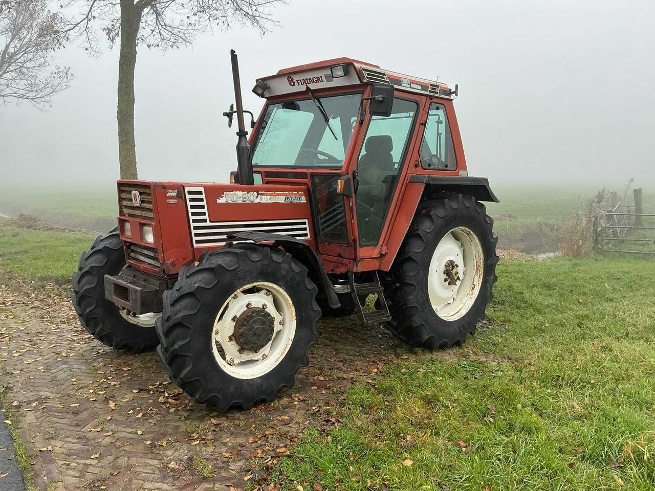 Fiat 1990 FIAT 70-90 DT ALL-WHEEL DRIVE FARM TRACTOR - Trator: foto 1 Fiat 1990 FIAT 70-90 DT ALL-WHEEL DRIVE FARM TRACTOR - Trator: foto 1