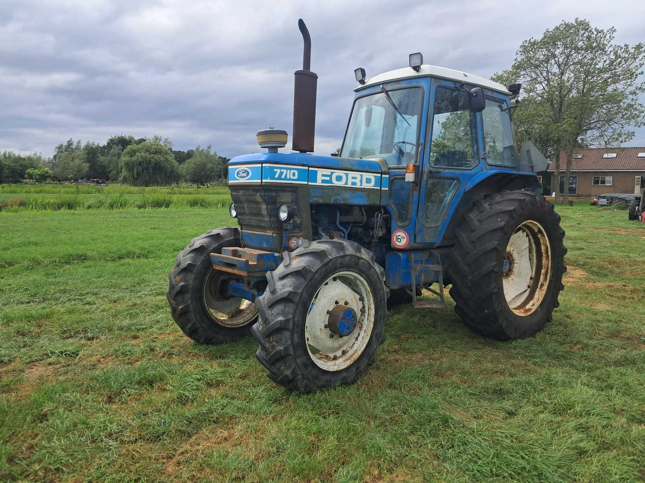 Ford 7710 - Trator: foto 1 Ford 7710 - Trator: foto 1