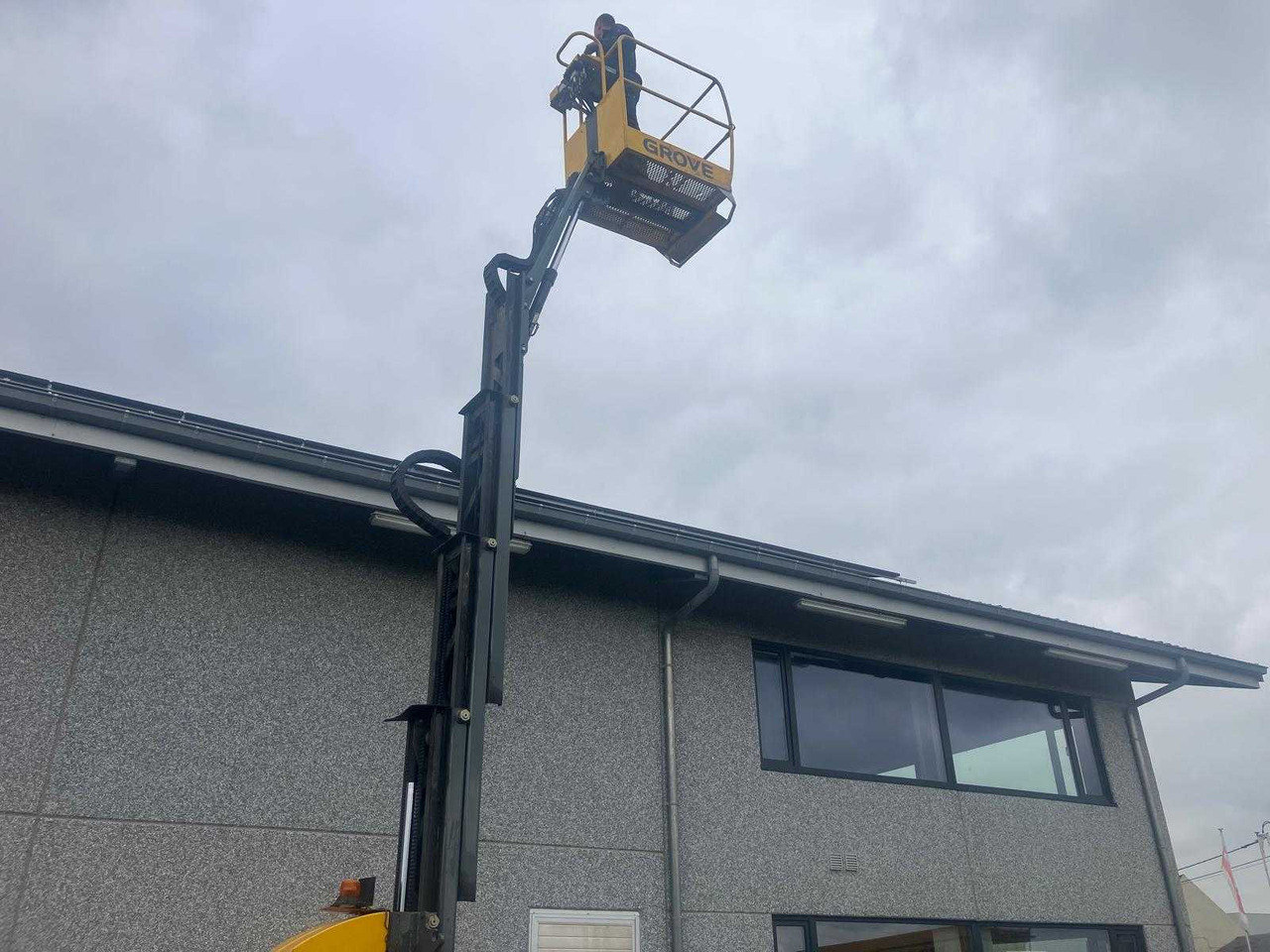 GROVE TOUCAN 1100 C AERIAL PLATFORM 2001 - Plataforma aérea: foto 3 GROVE TOUCAN 1100 C AERIAL PLATFORM 2001 - Plataforma aérea: foto 3