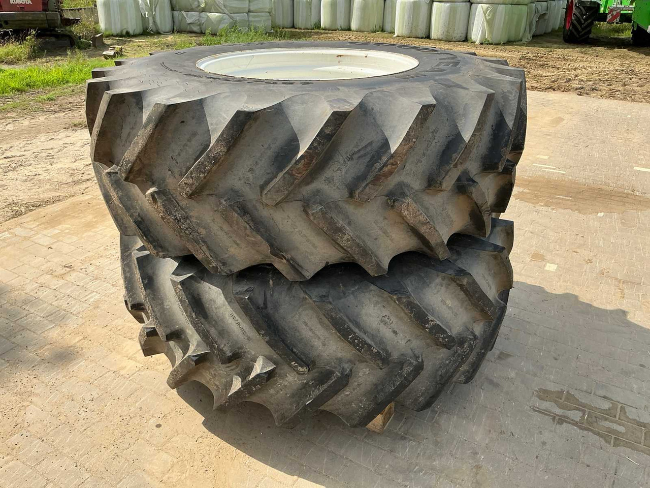 Goodyear DT820 - Jantes e pneus para Trator: foto 2 Goodyear DT820 - Jantes e pneus para Trator: foto 2