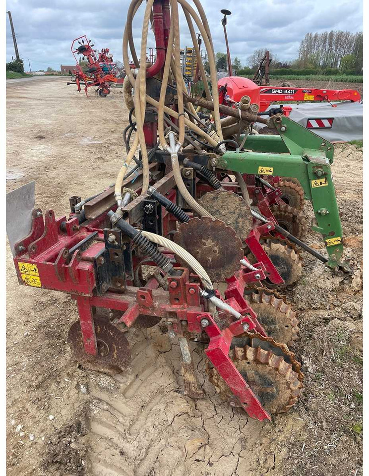 Guilbart Striptill - Maquina para lavrar a terra: foto 2 Guilbart Striptill - Maquina para lavrar a terra: foto 2