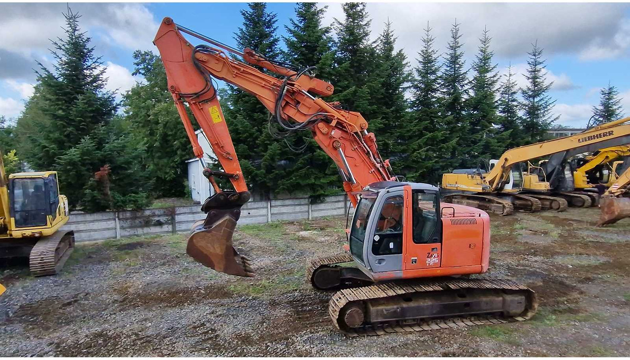 HITACHI ZX225USLC - Escavadora de rastos: foto 5 HITACHI ZX225USLC - Escavadora de rastos: foto 5