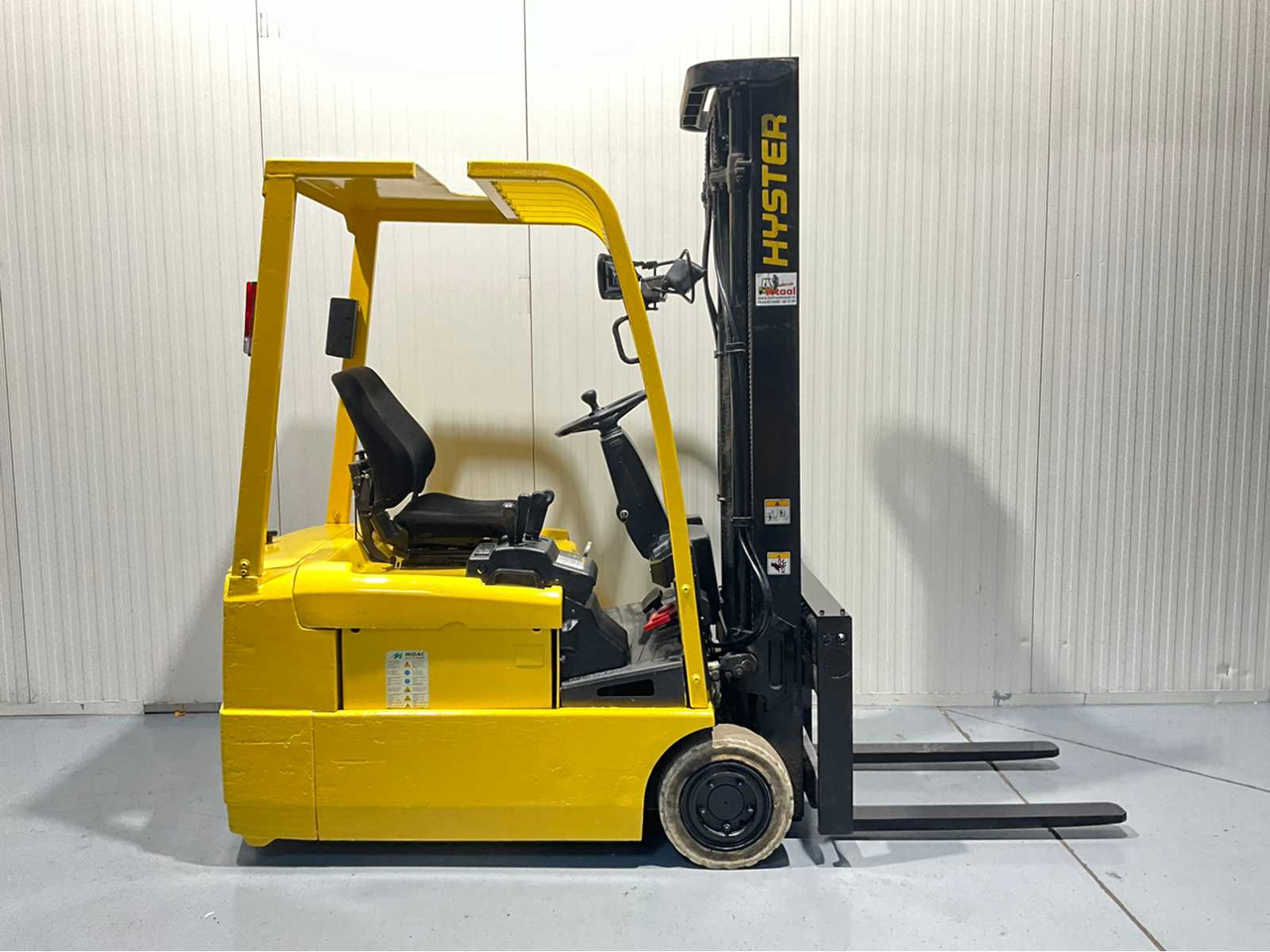 HYSTER ELECTRIC FORKLIFT -3.8M MAST, FORK POSITIONER - J1.60XMT - FORKLIFT, BATTERY CHARGER - Empilhador: foto 5 HYSTER ELECTRIC FORKLIFT -3.8M MAST, FORK POSITIONER - J1.60XMT - FORKLIFT, BATTERY CHARGER - Empilhador: foto 5