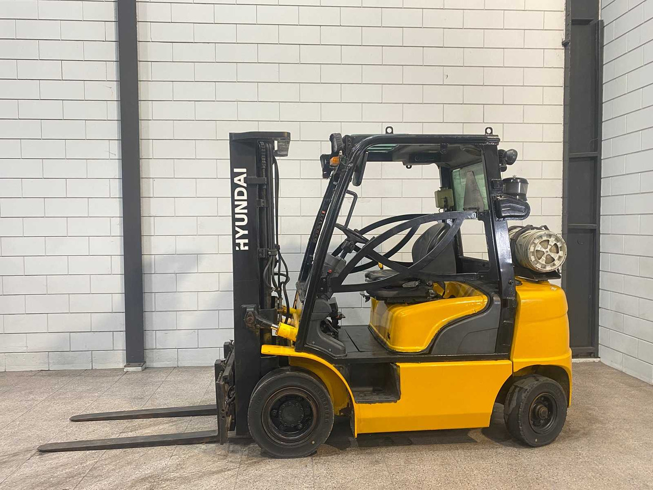 HYUNDAI - 2012 - 25L-7A - FORKLIFT TRUCK - Empilhador: foto 1 HYUNDAI - 2012 - 25L-7A - FORKLIFT TRUCK - Empilhador: foto 1