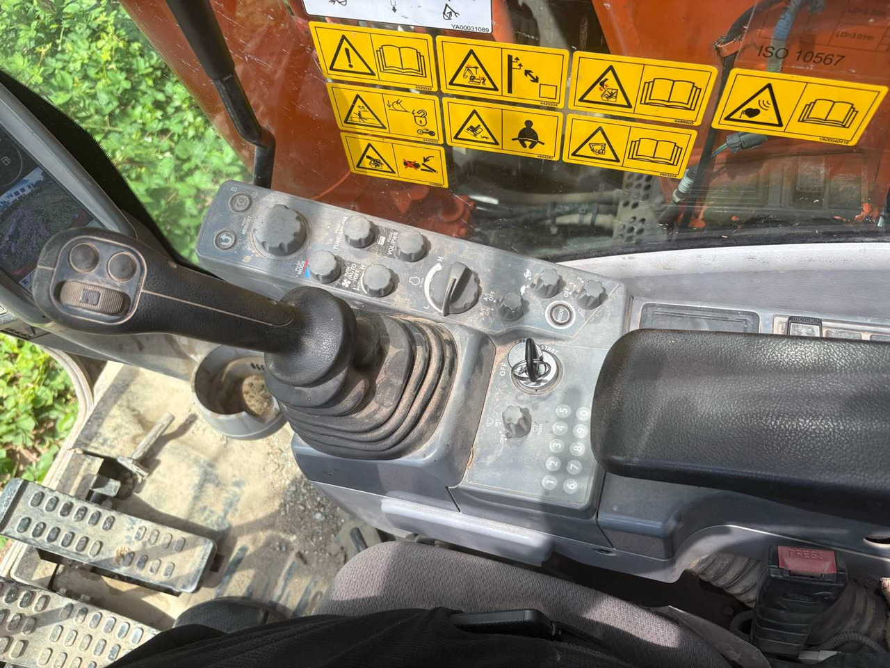 Escavadora de rastos Hitachi ZX135 US-6: foto 10