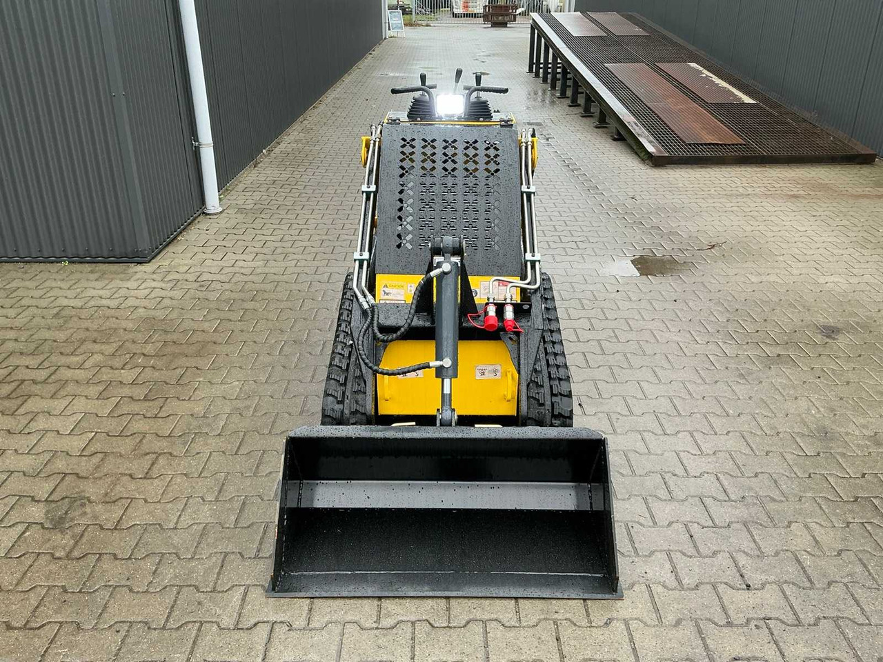 JL LRT360 MINI LOADER / SKID STEER LOADER ON TRACKS - Mini pá carregadora de rastos: foto 5 JL LRT360 MINI LOADER / SKID STEER LOADER ON TRACKS - Mini pá carregadora de rastos: foto 5