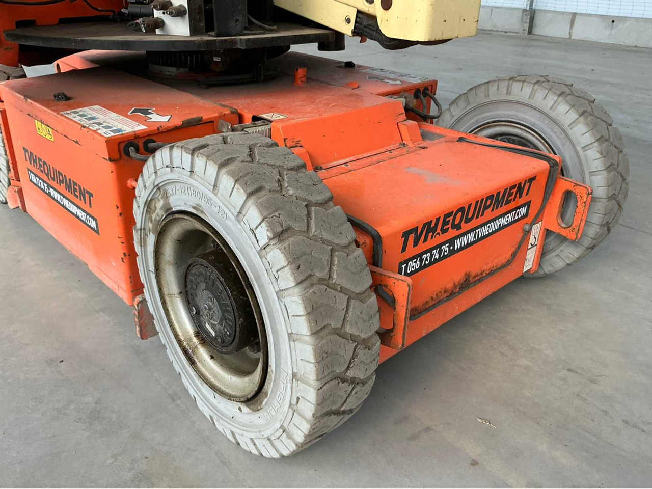 Plataforma aérea JLG E300AJP: foto 9
