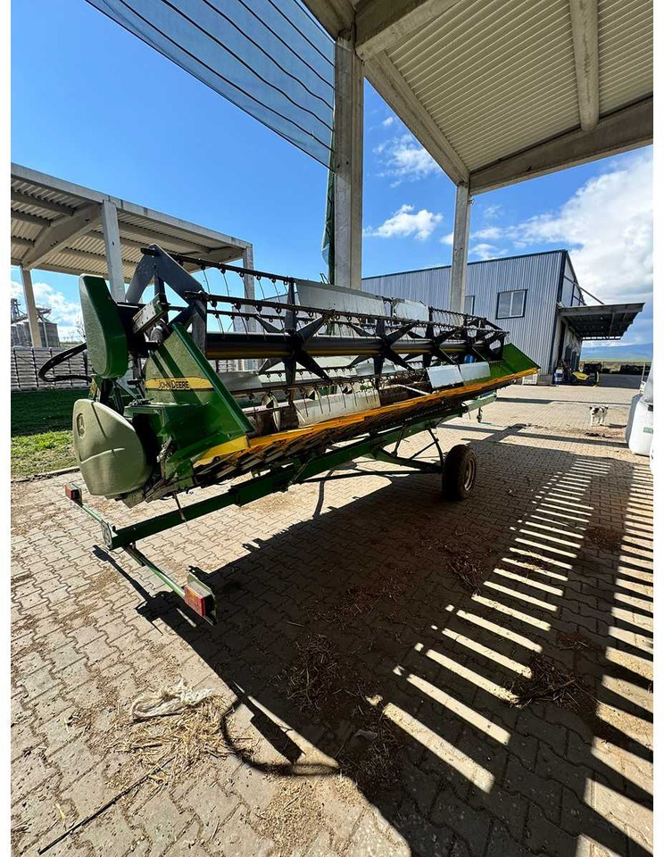 JOHN DEERE 622 - Ceifeira debulhadora: foto 2 JOHN DEERE 622 - Ceifeira debulhadora: foto 2