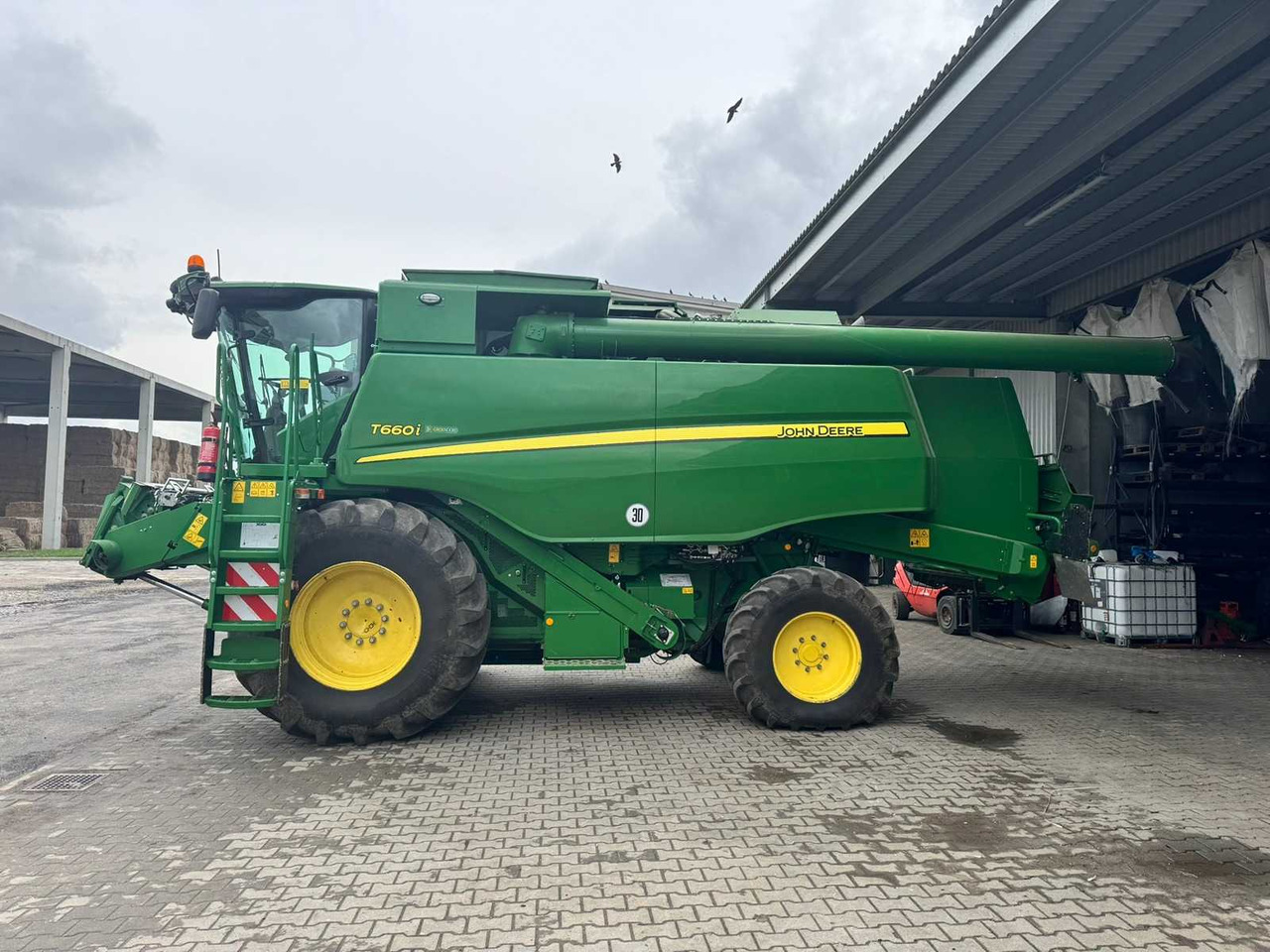 JOHN DEERE T660I - Ceifeira debulhadora: foto 2 JOHN DEERE T660I - Ceifeira debulhadora: foto 2