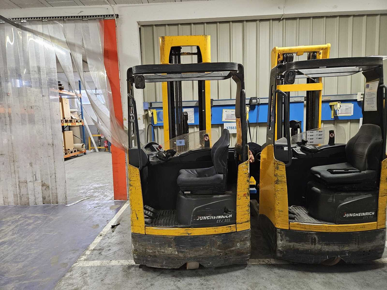 JUNGHEINRICH - 2007 - ETV 325 - FORKLIFT - Empilhador: foto 3 JUNGHEINRICH - 2007 - ETV 325 - FORKLIFT - Empilhador: foto 3