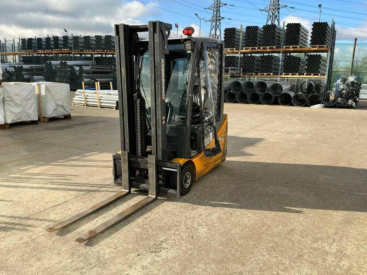 JUNGHEINRICH - 2015 - EFG216 - FORKLIFT - Empilhador: foto 1 JUNGHEINRICH - 2015 - EFG216 - FORKLIFT - Empilhador: foto 1