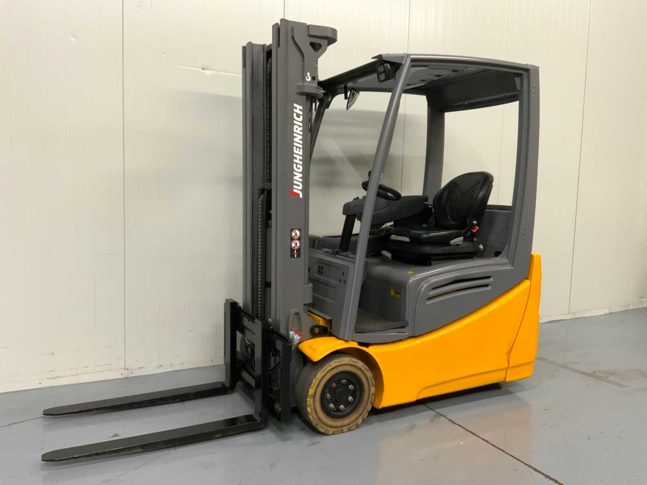 JUNGHEINRICH EFG216K - 4.6M PLYWOOD, FREE-LIFT, SIDE-SHIFT - FORKLIFT - Empilhador: foto 1 JUNGHEINRICH EFG216K - 4.6M PLYWOOD, FREE-LIFT, SIDE-SHIFT - FORKLIFT - Empilhador: foto 1