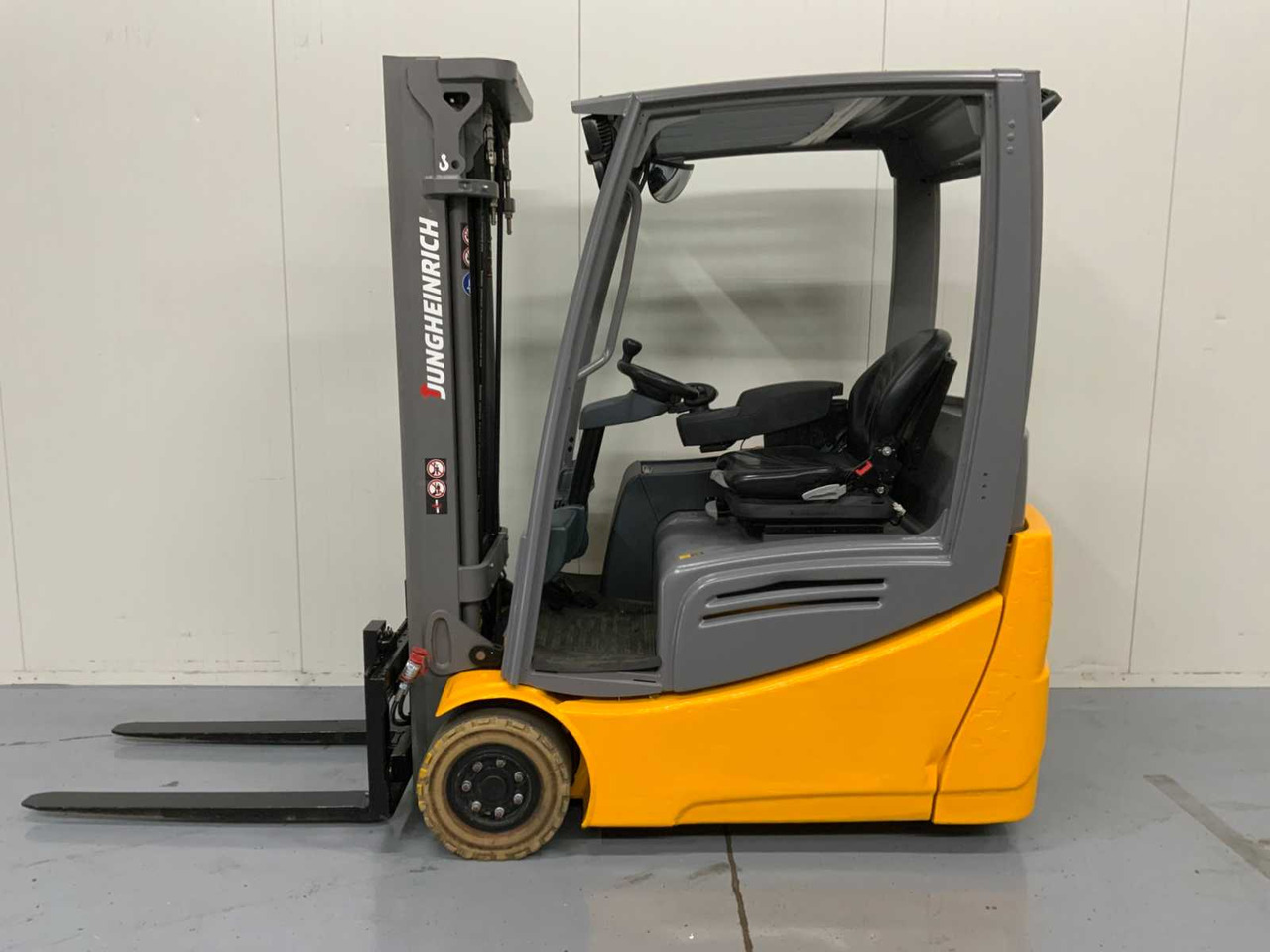 JUNGHEINRICH EFG216K - 4.6M PLYWOOD, FREE-LIFT, SIDE-SHIFT - FORKLIFT - Empilhador: foto 2 JUNGHEINRICH EFG216K - 4.6M PLYWOOD, FREE-LIFT, SIDE-SHIFT - FORKLIFT - Empilhador: foto 2