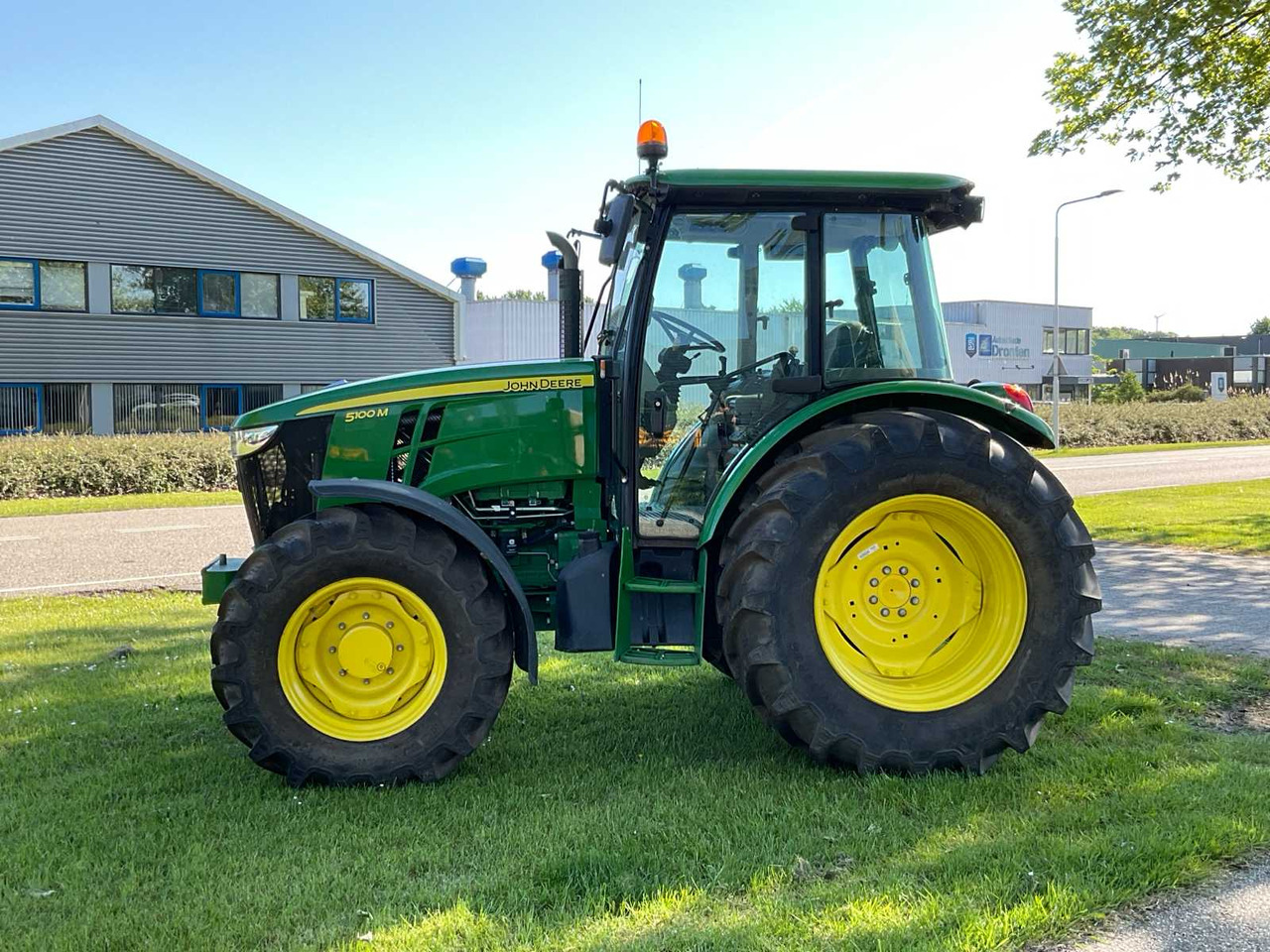 John Deere 5100M - Trator: foto 2 John Deere 5100M - Trator: foto 2