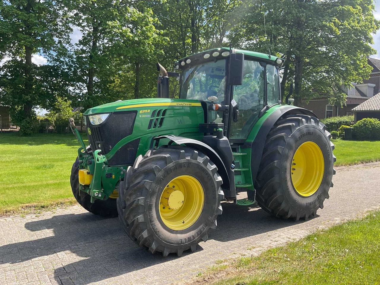 John Deere 6215R - Trator: foto 1 John Deere 6215R - Trator: foto 1