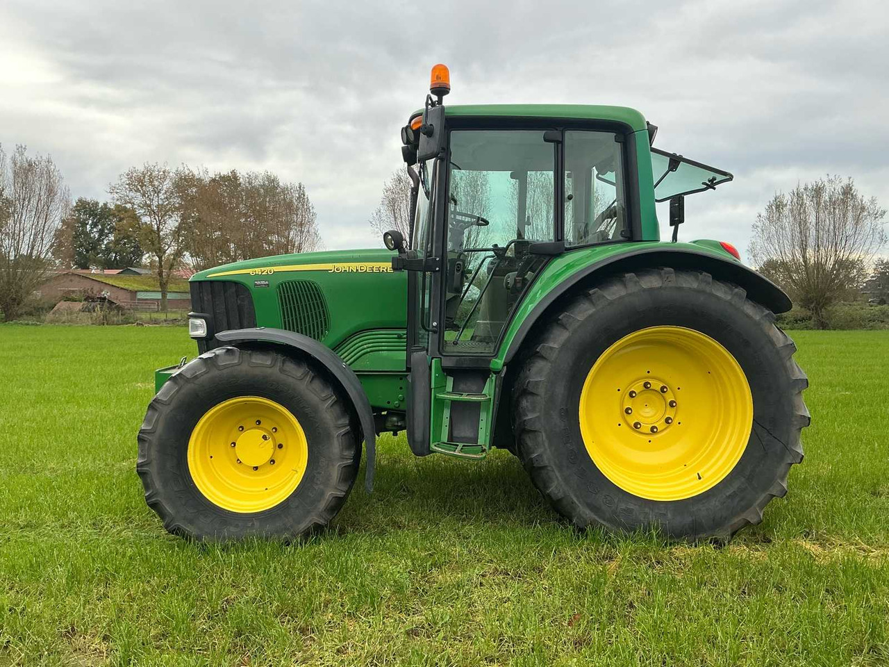 John Deere JOHN DEERE - 2005 - 6420 M - ALL-WHEEL DRIVE FARM TRACTOR - Trator: foto 3 John Deere JOHN DEERE - 2005 - 6420 M - ALL-WHEEL DRIVE FARM TRACTOR - Trator: foto 3
