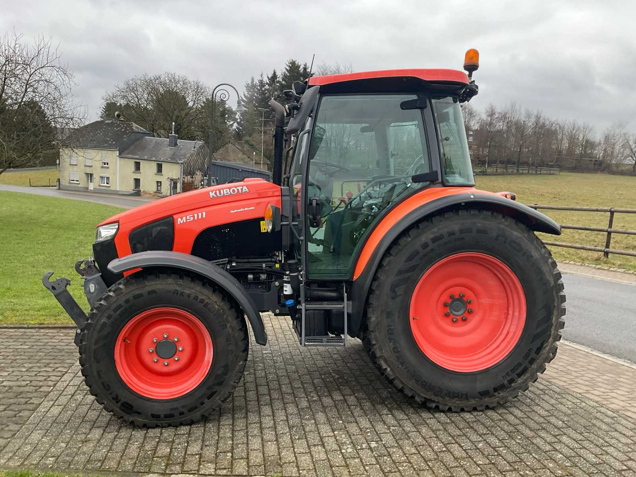 Kubota 2020 KUBOTA M5111 FOUR WHEEL DRIVE FARM TRACTOR - Trator: foto 2 Kubota 2020 KUBOTA M5111 FOUR WHEEL DRIVE FARM TRACTOR - Trator: foto 2