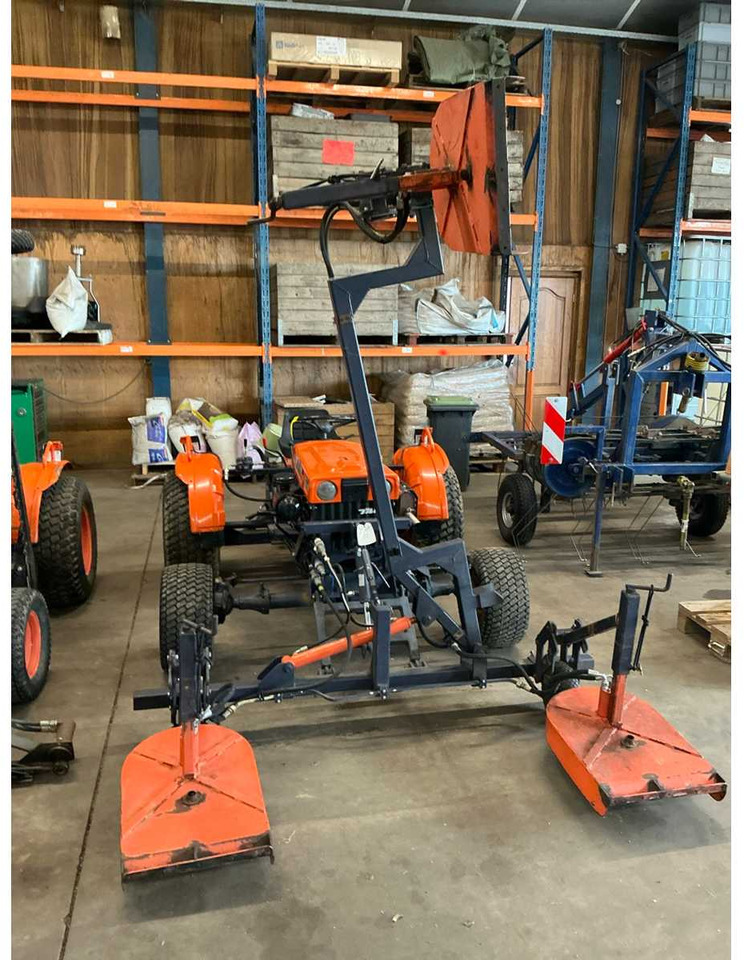 Kubota B7000 4WD - Mini trator: foto 3 Kubota B7000 4WD - Mini trator: foto 3