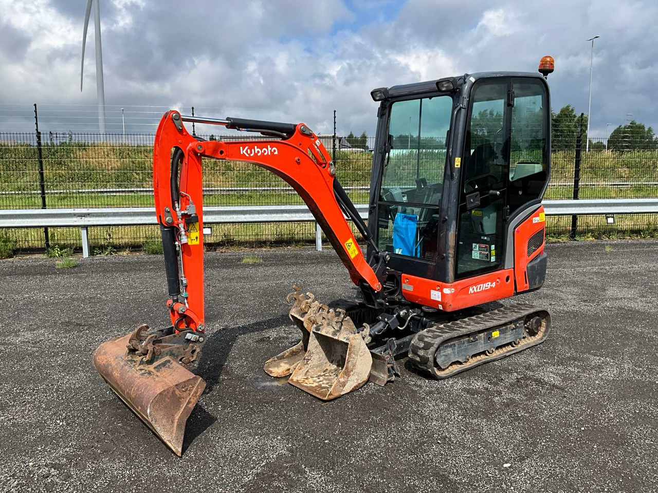 Kubota KX019-4 - Mini escavadeira: foto 1 Kubota KX019-4 - Mini escavadeira: foto 1