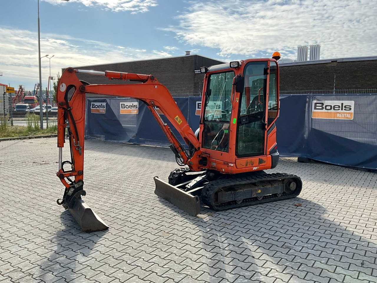 Kubota U27-4GL - Mini escavadeira: foto 1 Kubota U27-4GL - Mini escavadeira: foto 1
