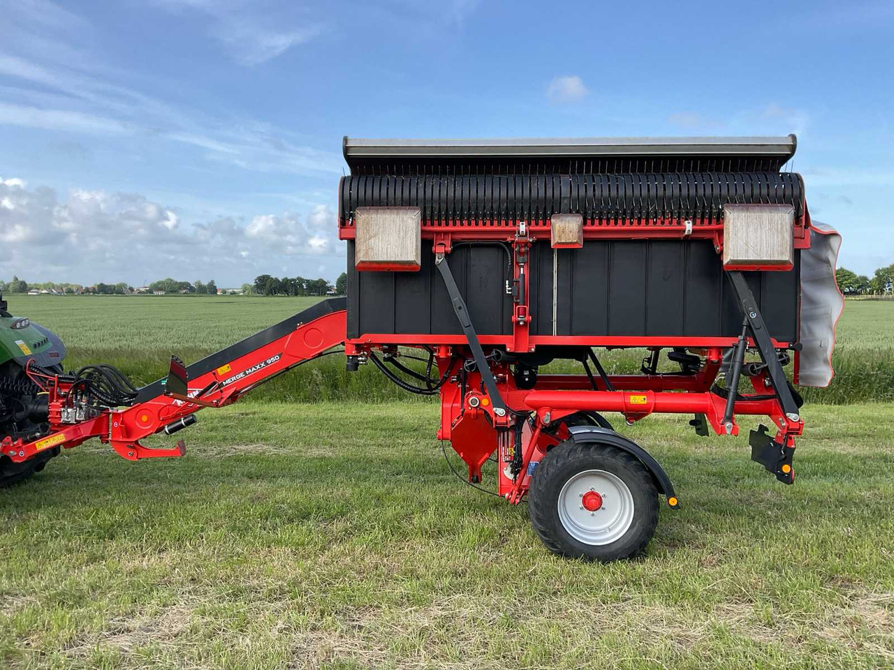 Kuhn Merge Maxx 950 - Máquina para produção de feno: foto 3 Kuhn Merge Maxx 950 - Máquina para produção de feno: foto 3