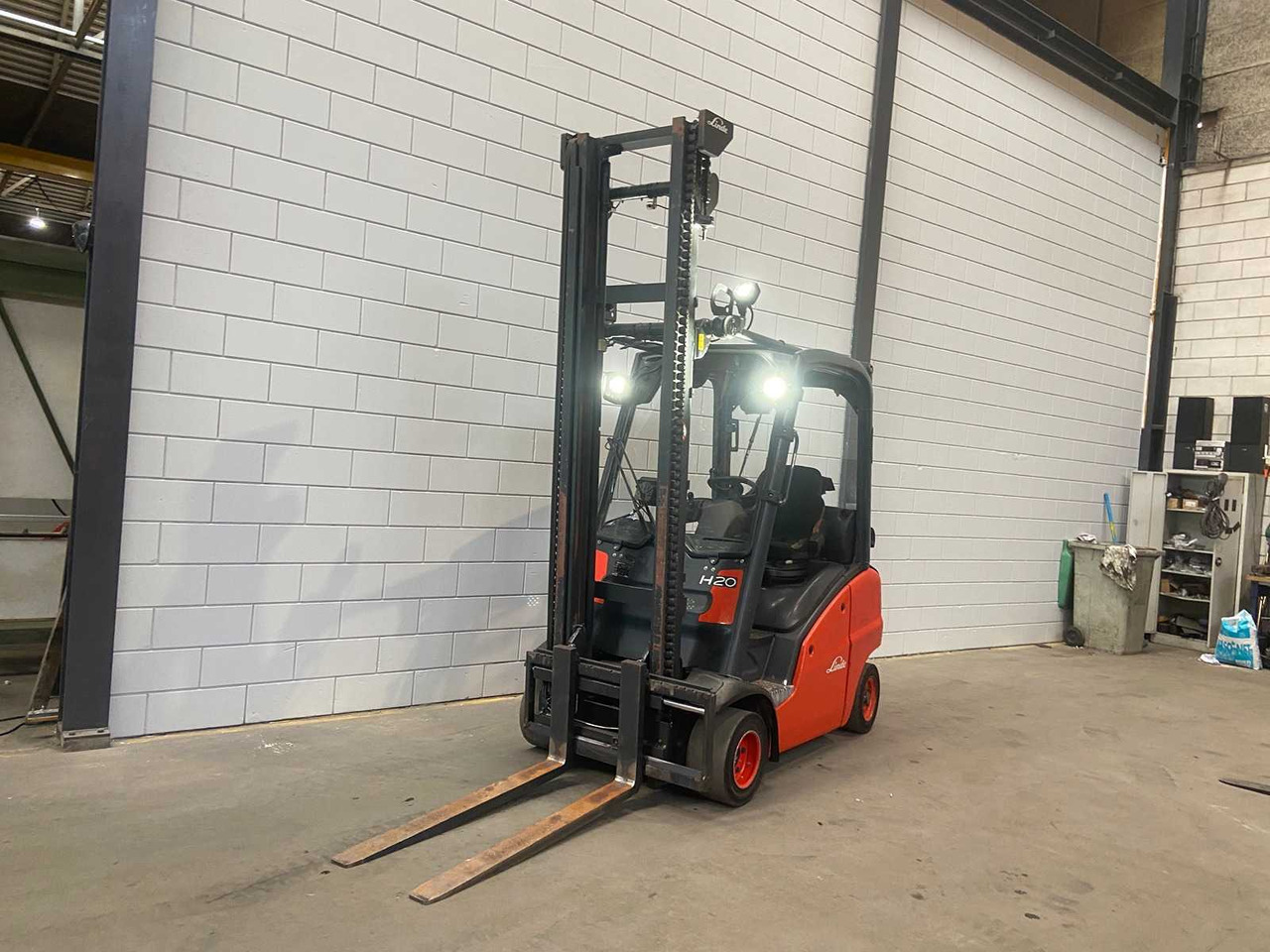 LINDE - 2013 - H20T - FORKLIFT TRUCK - Empilhador: foto 2 LINDE - 2013 - H20T - FORKLIFT TRUCK - Empilhador: foto 2