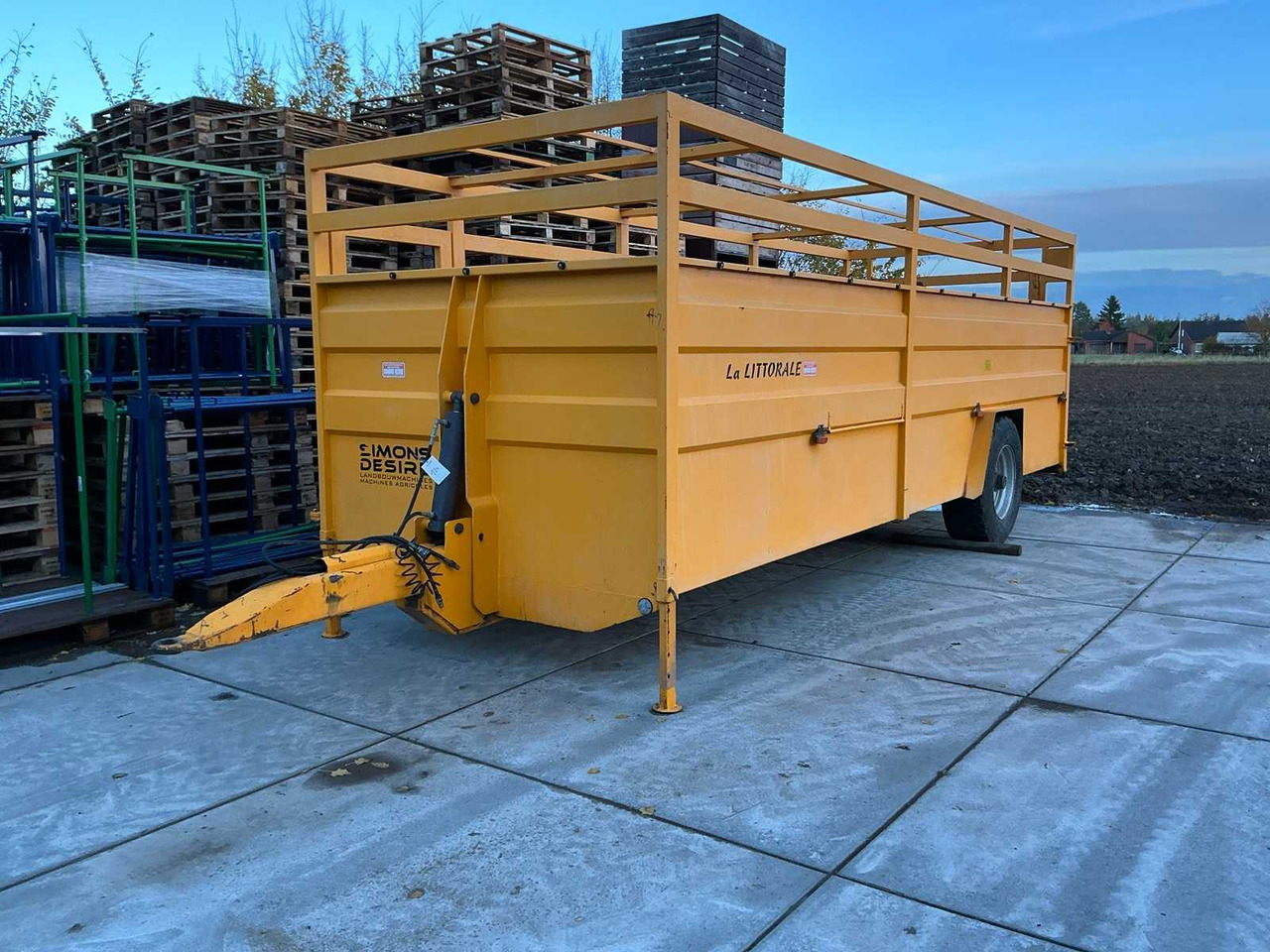 La Littorale BE7 - Reboque transporte de gado: foto 1 La Littorale BE7 - Reboque transporte de gado: foto 1