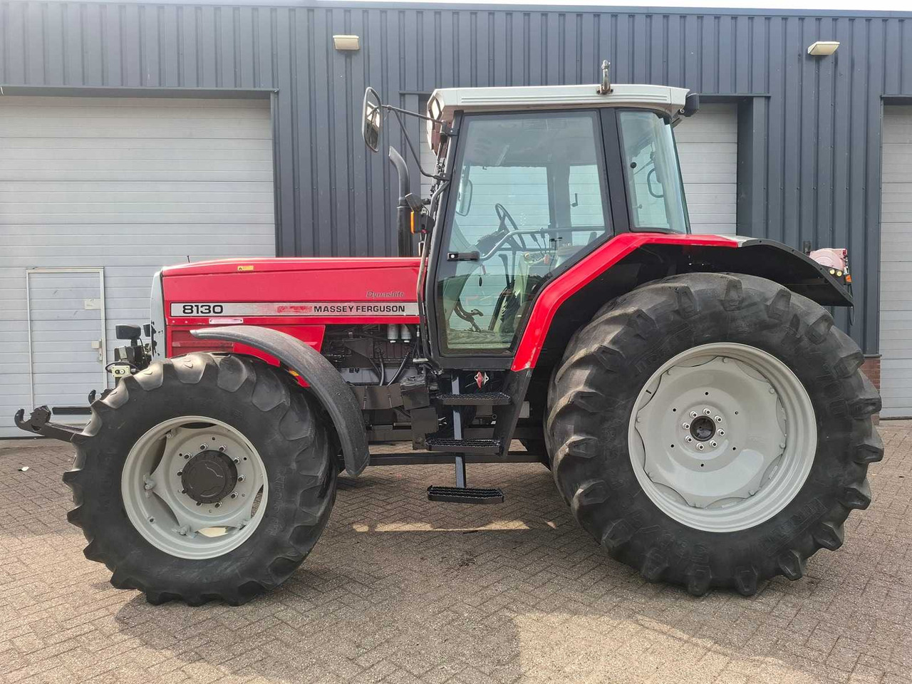 Massey Ferguson 8130 Dynashift - Trator: foto 3 Massey Ferguson 8130 Dynashift - Trator: foto 3